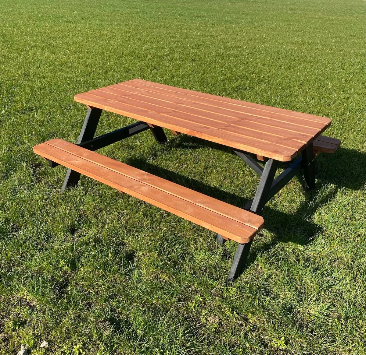 Goedkopepicknicktafels.nl | Zwart Bruine XL Picknicktafel Bruno | Tuintafel 6 Persoons | Bruin Zwart Gespoten Gedroogd Grenen Hout! - Afbeelding 2