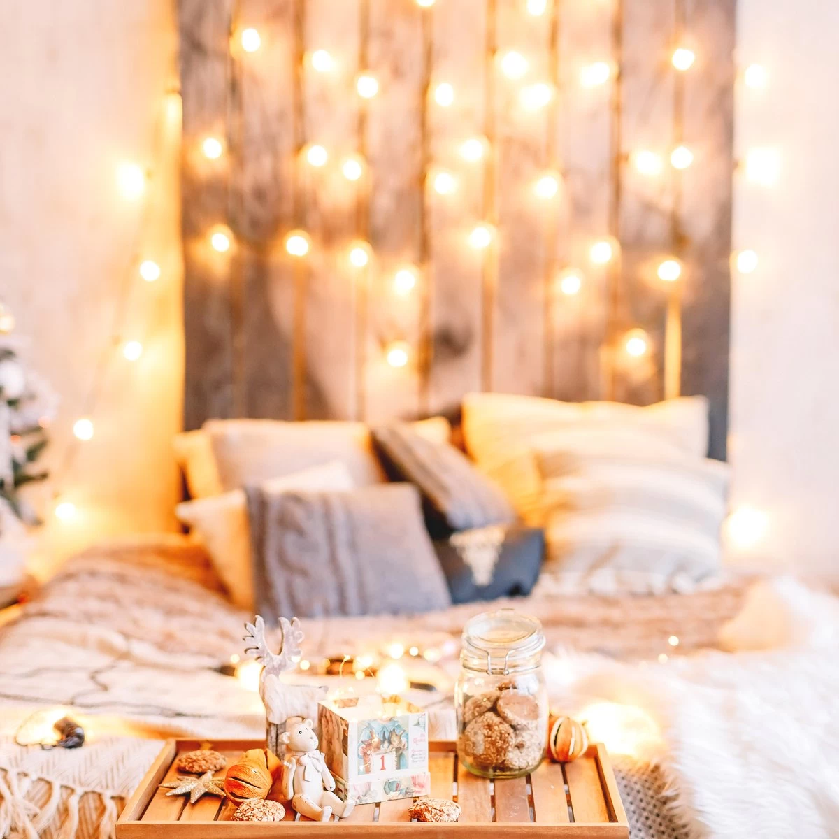 Luume Smart Led Lichtsnoer Voor Binnen - 6 Meter - Slimme Lichtslinger Met App - 33 Lampjes In Bolvorm - RGB En Warm Wit - Synchroniseert Met Muziek - Bolletjes Slinger Voor Slaapkamer En Kerstboom - Google Home En Alexa - Bluetooth - Afbeelding 4